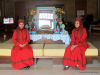 Haft Seen and Traditional Dress of Yazd
